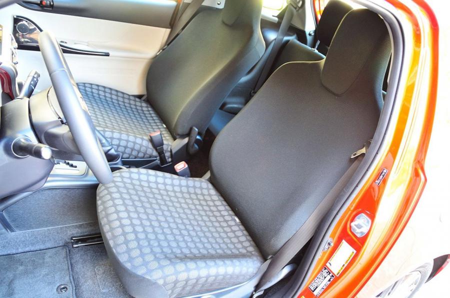 Интерьер Scion iQ 2012 года  (фото 29 из 128)